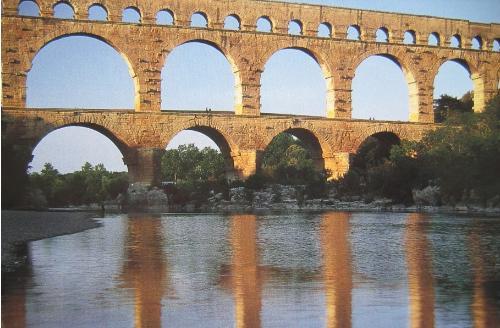 Attraits touristiques en Méditerranée : Pont du Gard, Nimes