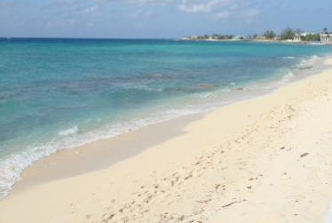Attraits touristiques aux Îles Caïmans : Seven Mile Beach
